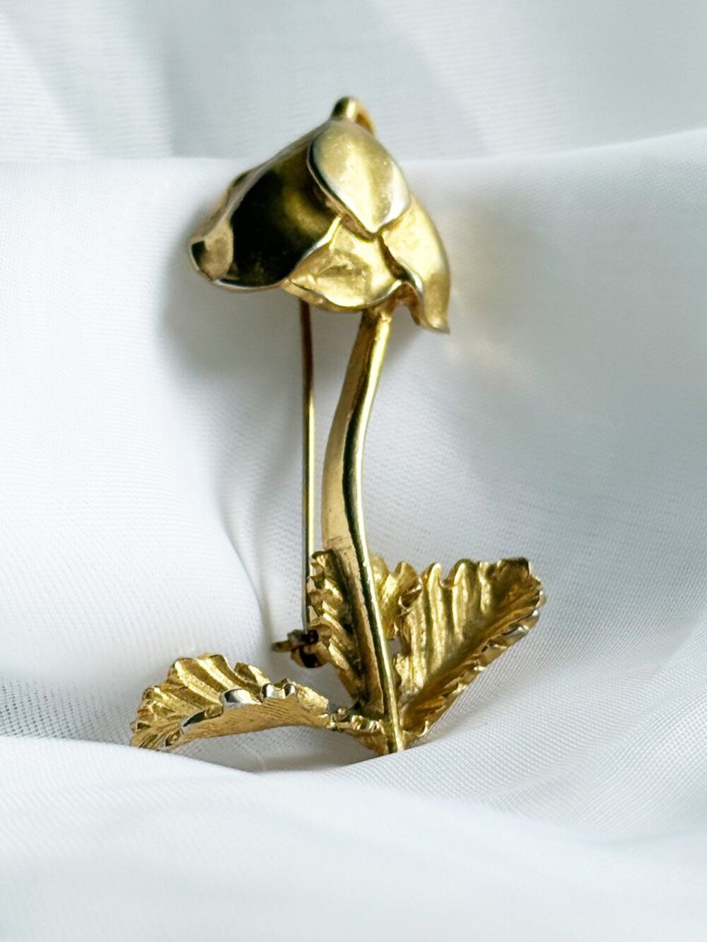 Vintage Gold Toned Flower Brooch